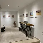 Modern Habitable Gallery, Centrally Located In Apartment *