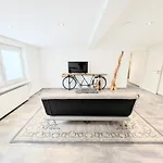 Modern Habitable Gallery, Centrally Located In Apartment *
