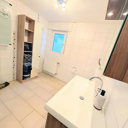 Апартаменты Modern Habitable Gallery, Centrally Located In Хиршайд