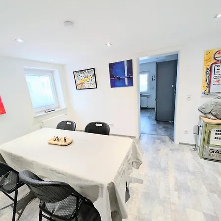 公寓 Modern Habitable Gallery, Centrally Located In 希尔沙伊德