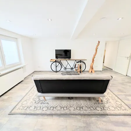 Modern Habitable Gallery, Centrally Located In 公寓 *