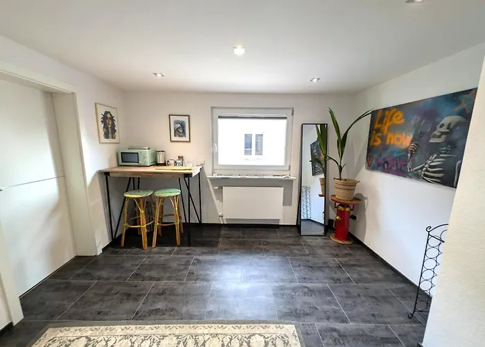 Modern Habitable Gallery, Centrally Located In アパート ヒルシャルト