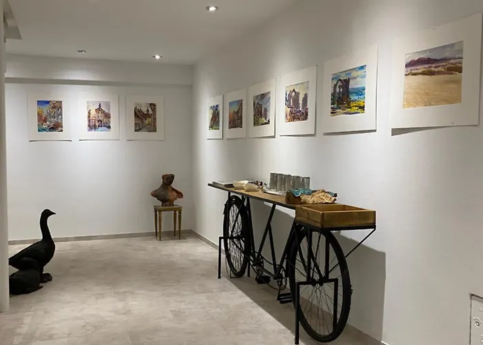 Modern Habitable Gallery, Centrally Located In شقة *
