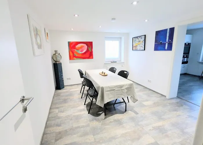 Modern Habitable Gallery, Centrally Located In * ヒルシャルト